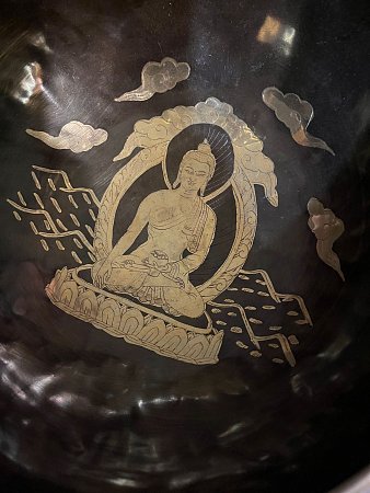 Кованая поющая чаша Carving с божеством SBBC-PR 24,6 см купить в Москве: цены, доставка, фото Кованая поющая чаша Carving с божеством SBBC-PR 24,6 см купить в Москве: цены, доставка, фото