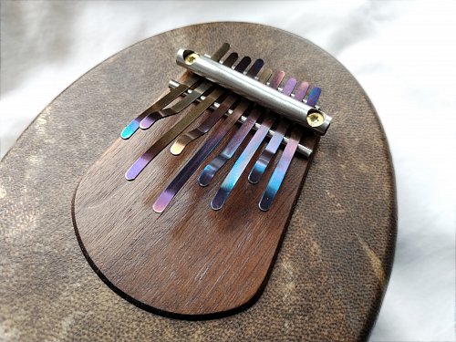 Сансула 9 язычков, кожа, ценные породы купить в Москве: цены, доставка, фото Сансула 9 язычков, кожа, ценные породы купить в Москве: цены, доставка, фото