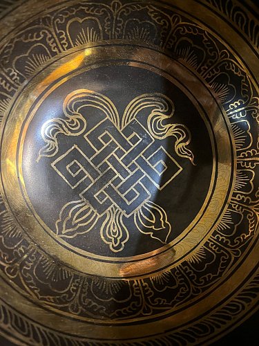 Кованая поющая чаша SBEC - 19 см Etching Carving купить в Москве: цены, доставка, фото Кованая поющая чаша SBEC - 19 см Etching Carving купить в Москве: цены, доставка, фото