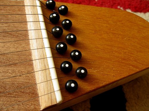 Гусли звончатые крыловидные Дарина купить в Москве: цены, доставка, фото Гусли звончатые крыловидные Дарина купить в Москве: цены, доставка, фото