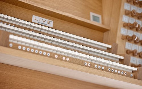 Johannus LiVE Series LiVE III купить в Москве: цены, доставка, фото Johannus LiVE Series LiVE III купить в Москве: цены, доставка, фото