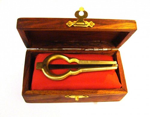 Варган литой Битл (Жук) в футляре из красного дерева с Варгаджампом купить в Москве: цены, доставка, фото Варган литой Битл (Жук) в футляре из красного дерева с Варгаджампом купить в Москве: цены, доставка, фото