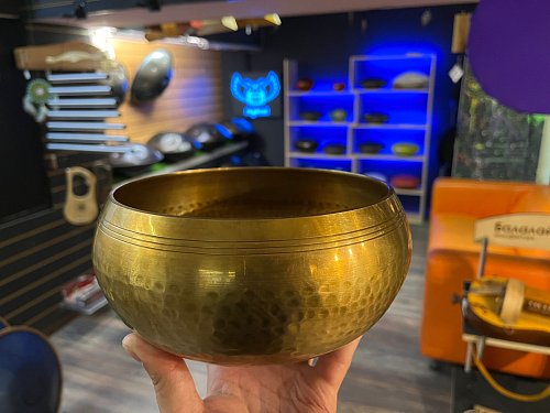 Литая поющая чаша "полуковка" SBHM18 18 см купить в Москве: цены, доставка, фото Литая поющая чаша "полуковка" SBHM18 18 см купить в Москве: цены, доставка, фото