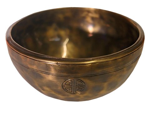 Тибетская поющая чаша кованая Full Moon 16 см SBMN купить в Москве: цены, доставка, фото Тибетская поющая чаша кованая Full Moon 16 см SBMN купить в Москве: цены, доставка, фото