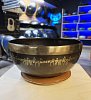 Кованая поющая чаша Carving с божеством SBBC-PR 24,6 см купить в Москве: цены, доставка, фото