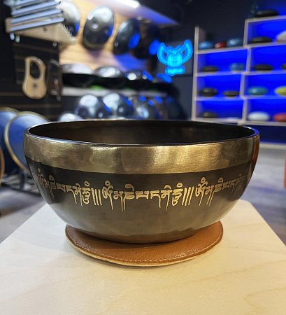 Кованая поющая чаша Carving с божеством SBBC-PR 24,6 см купить в Москве: цены, доставка, фото